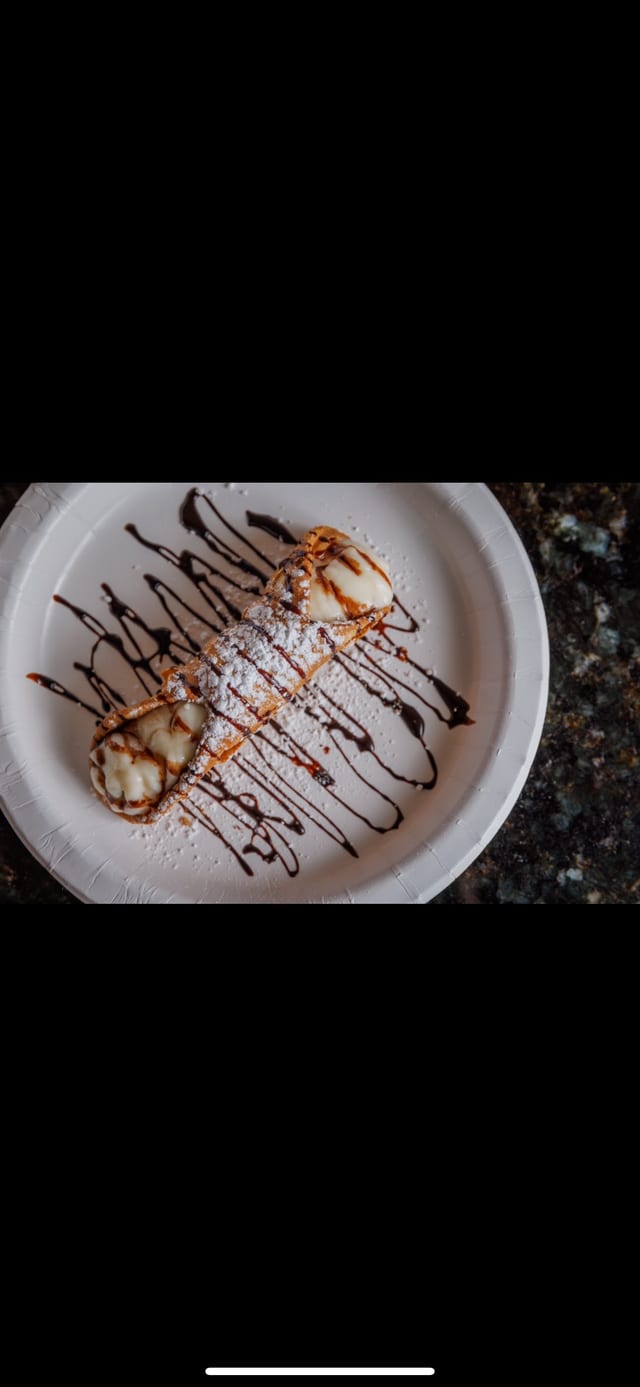 Cannoli.
