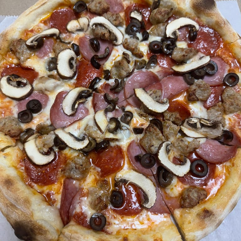 Delicious Margherita Pizza and More Italian Classics